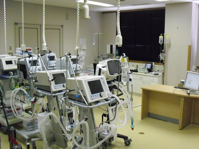 人工呼吸器の点検中